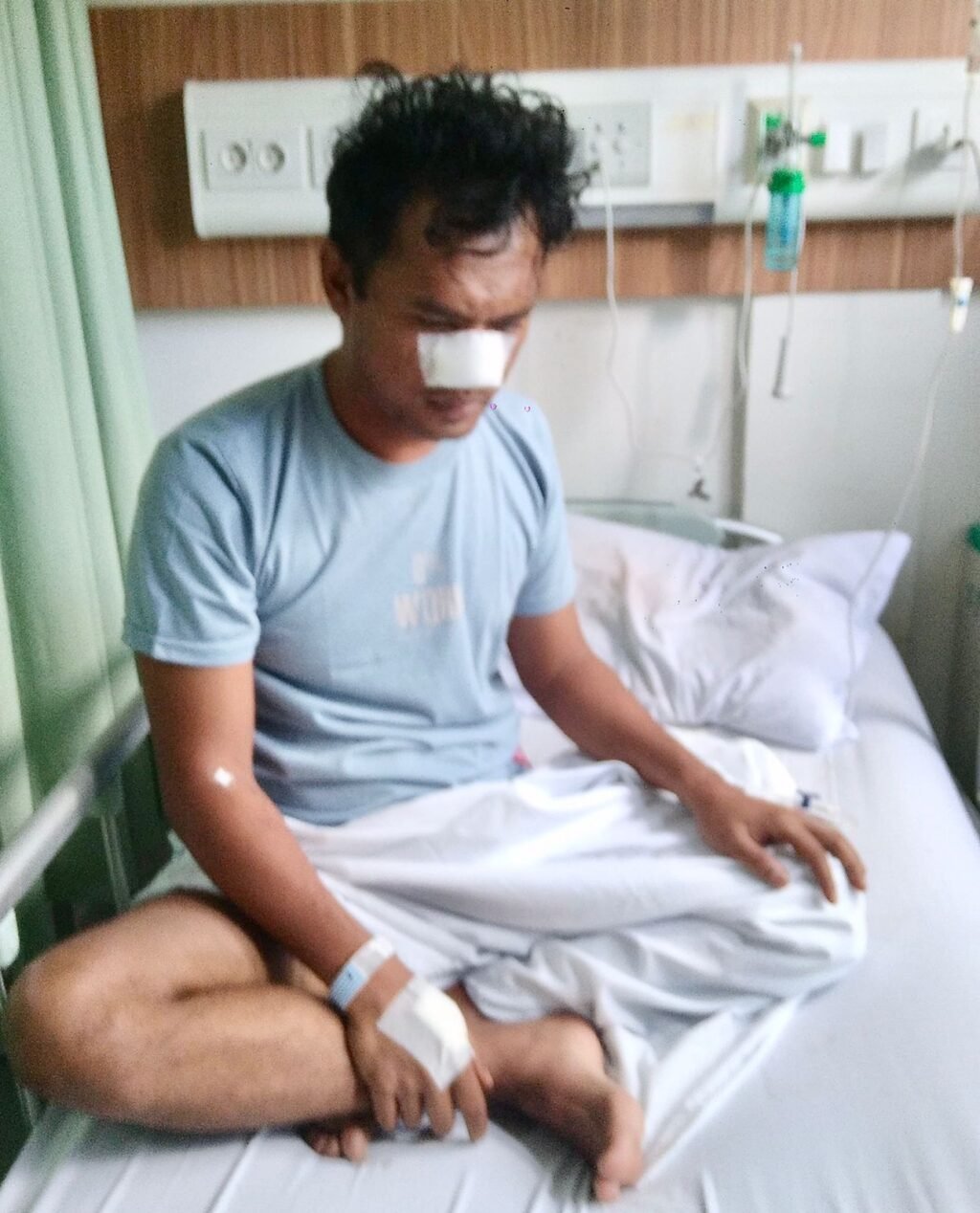 Korban Handoko saat mendapat penanganan medis. Foto: Ist.