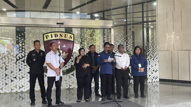 Kejagung mengumumkan penetapan tersangka terhadap eks Mendikbudristek, Nadiem Anwar Makarim (NAM), terkait kasus dugaan korupsi pengadaan laptop Chromebook di Kemendikbudristek, di Gedung Jampidsus Kejagung, Jakarta, Kamis (4/9/2025). Foto: Fadhil Pramudya/kumparan