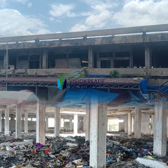 Kondisi Pasar Horas Gedung IV pasca terbakar pada pada Minggu 22 September 2024 lalu. Foto: Visiokreatif Pictures/Abd