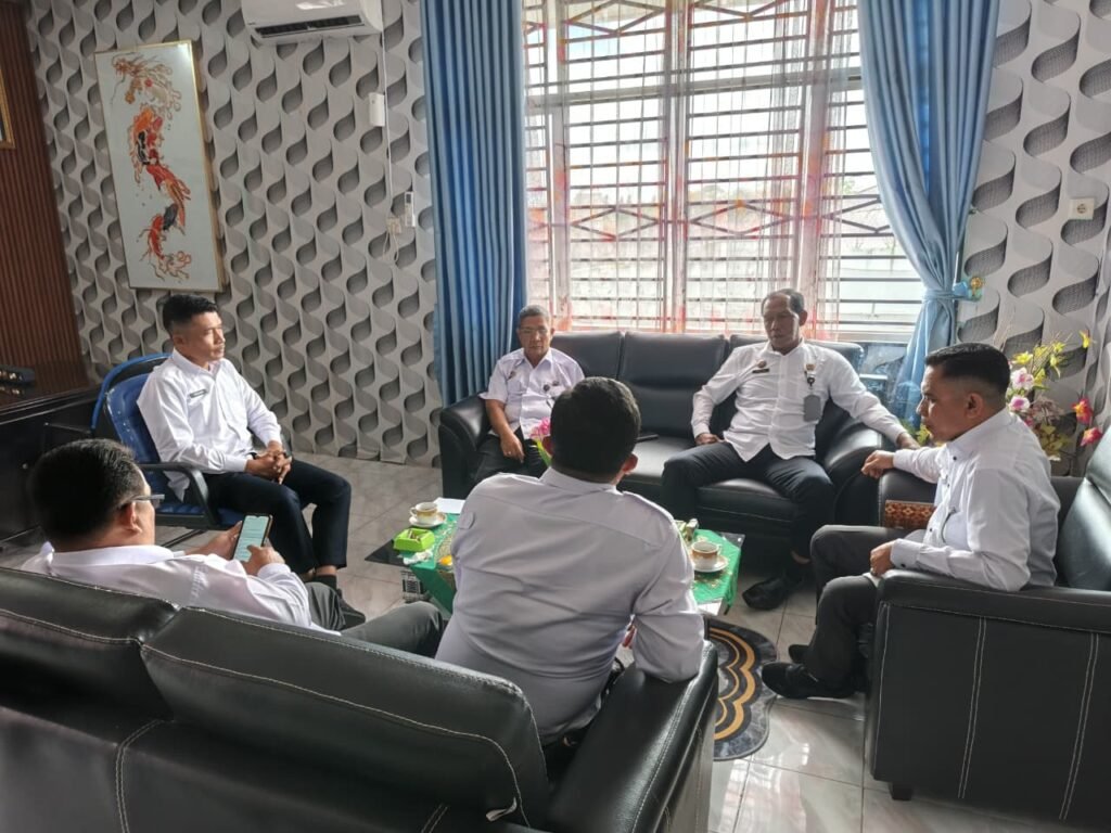 Kalapas saat melakukan coffee Morning Bersama JajaranPejabat Struktural Lapas Narkotika Kelas IIA Pematangsiantar. Foto: Istimewa.