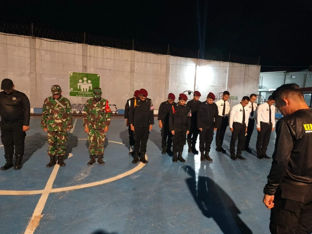 Razia di Blok Hunian Warga Binaan di Lapas Narkotika Pematangsiantar pada malam Hari. Foto: dok . Lapas Narkotika Pematangsiantar.