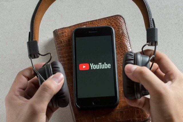 Ilustrasi Youtube Music. Foto: Inferiorz Presents/Shutterstock.