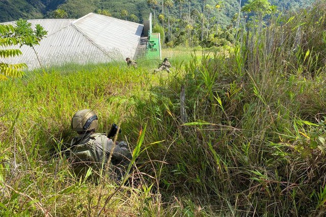 Satgas Ops Damai Cartenz pukul mundur KKB di Kiwirok. Foto: Dok. Istimewa