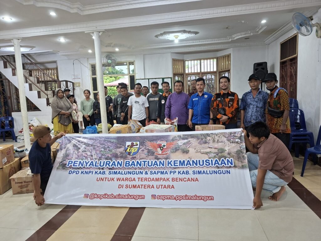 Penyaluran Bantuan Kemanusiaan korban Banjir di Sumatera Utara oleh DPD KNPI Kabupaten Simalungun. Foto: Dok. Istimewa.
