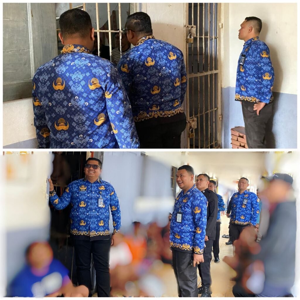 Karutan Sidikalang dan jajarannya saat menyapa Warga Binaan dan Cek Kamar Hunian. Foto: Dok. Rutan Sidikalang.