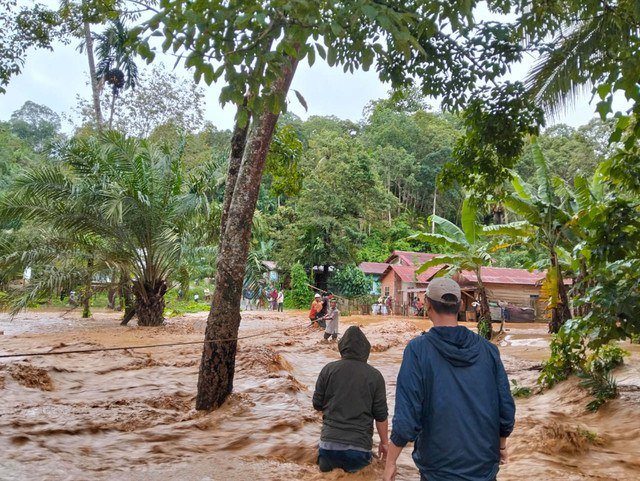 Kondisi terkini banjir dan lonsor landa 11 kabupaten/kota di Sumut. Foto: Dok. Istimewa