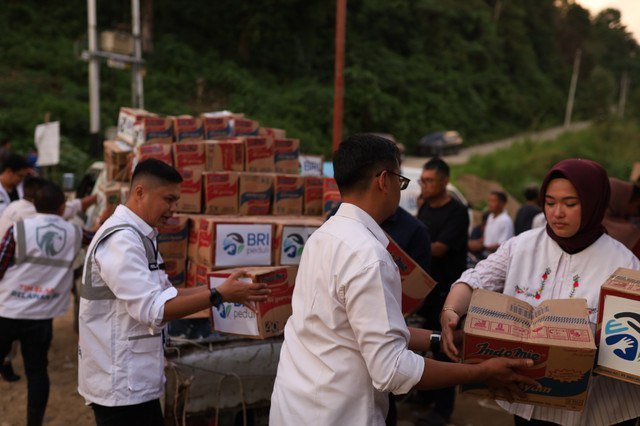 BRI terus menyalurkan bantuan untuk korban bencana di Aceh, Sumatera Utara, dan Sumatera Barat. Foto: Dok. BRI