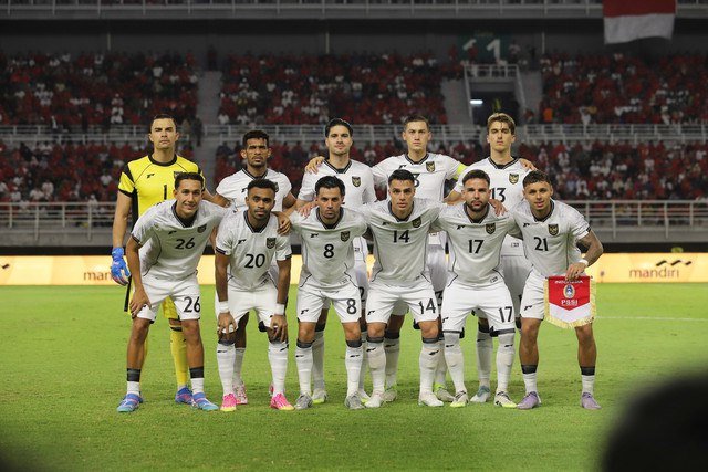 Pemain Timnas Indonesia saat melawan Lebanon pada pertandingan FIFA Matchday di Stadion Gelora Bung Tomo, Surabaya, Senin (8/9/2025). Foto: Imam Santoso/kumparan