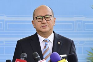 Menteri Investasi/Kepala BKPM Rosan Roeslani (kiri) menyampaikan keterangan pers di Istana Negara, Jakarta, Rabu (23/7/2025). Foto: Rusman - Biro Pers Sekretariat Presiden