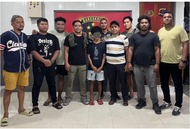 E, mahasiswa penganiaya penyandang disabilitas, saat ditangkap. Dok: Polda NTT