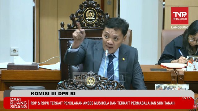 Ketua Komisi III DPR RI Habiburokhman di Gedung Parlemen Senayan, Kamis (26/2/2026). Foto: YouTube/ TVR Parlemen