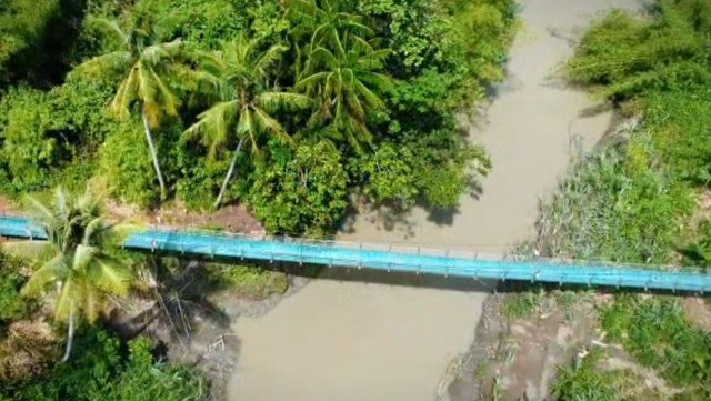 Jembatan Gantung Perintis Garuda di atas Sungai Moro'o, Desa Ononamolo III, Kecamatan Mandrehe Barat, Nias Barat, telah rampung pada Rabu (25/3). Foto: Dok. Bakom RI