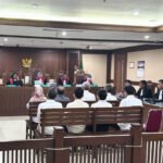 Delapan terdakwa kasus dugaan pemerasan dalam pengurusan izin Rencana Penggunaan Tenaga Kerja Asing (RPTKA) di Kementerian Ketenagakerjaan, dalam sidang pembacaan tuntutan di Pengadilan Tipikor pada PN Jakpus, Senin (30/3/2026). Foto: Agatha Olivia Victoria/ANTARA