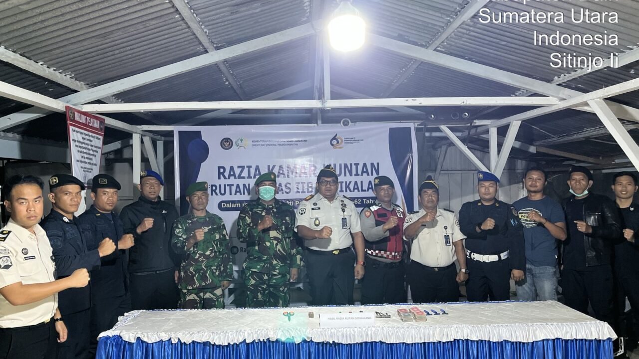 Razia rutin di Kamar Hunian Warga Binaan Rutan Sidikalang. Foto: Istimewa.