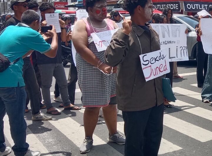 Penampakan Aksi Teatrikal DPC HIMAPSI Kota Pematangsiantar dan Sahabat Lingkungan. Foto: Visionkreatif Fictures.