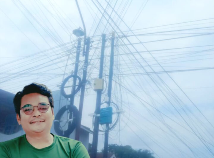 Andi Simanjuntak Koordinator Sahabat Lingkungan (SALING) / Tiang dan Kabel Jaringan Fiber Optik. Foto: Visionkreatif Fictures
