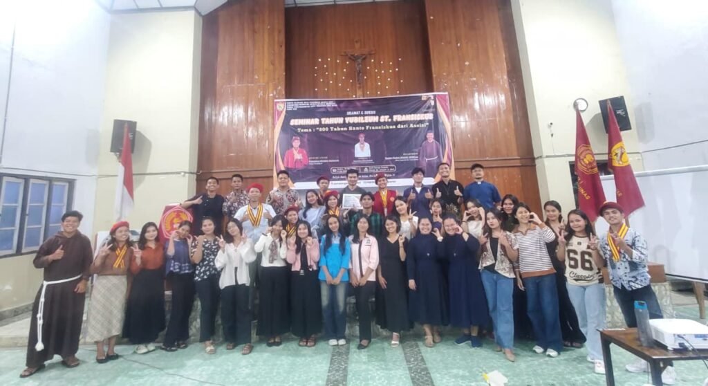 Foto bersama Usai Gelar acara Refleksi 800 Tahun Santo Fransiskus. Foto: dok. PMKRI Pematangsiantar.