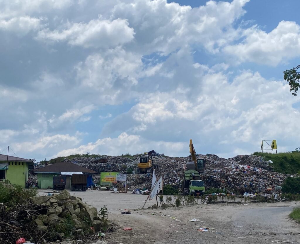 Kondisi Tempat Pembuangan Akhir (TPA) Tanjung Pinggir. Foto: Sahabat Lingkungan.