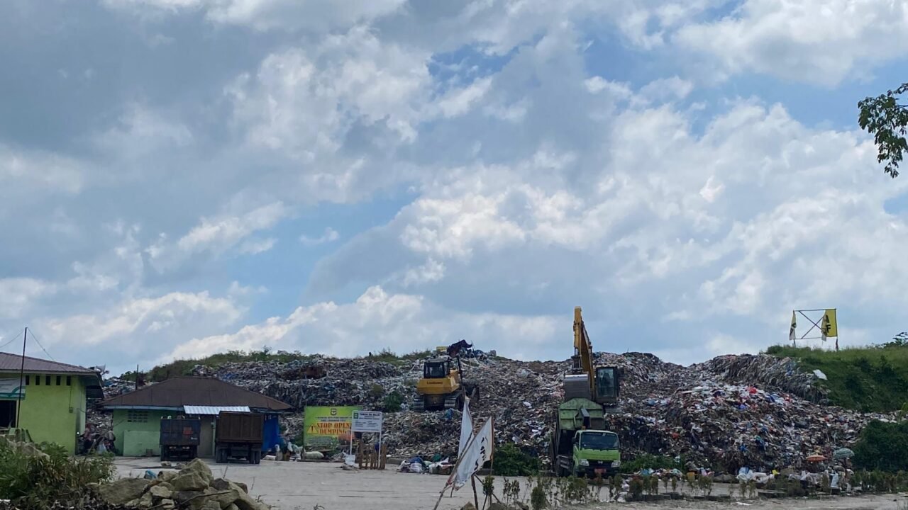 Kondisi Tempat Pembuangan Akhir (TPA) Tanjung Pinggir. Foto: Sahabat Lingkungan.