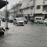 Kondisi Jalan Merdeka sesaat dan sesudah hujan pada Sabut (06/06/2026). Foto: Tangkapan layar video Siantar Channel.