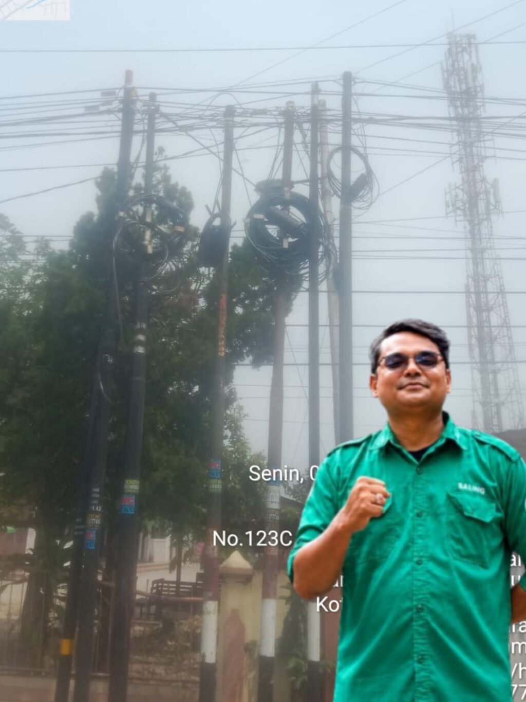 Tiang Fiber Optik dan Kabel yang semberawut di sekitar wilayah Kota Pematangsiantar/ Andi Simanjuntak Direktur Eksekutif Sahabat Lingkungan (SALING) Foto: Istimewa.