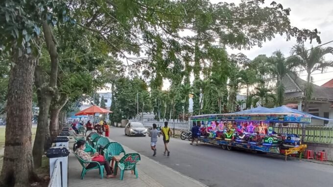 Jalan perintis di kawasan Lapangan Adam Malik Kota Pematangsiantar, Sumatera Utara. Foto: Net.