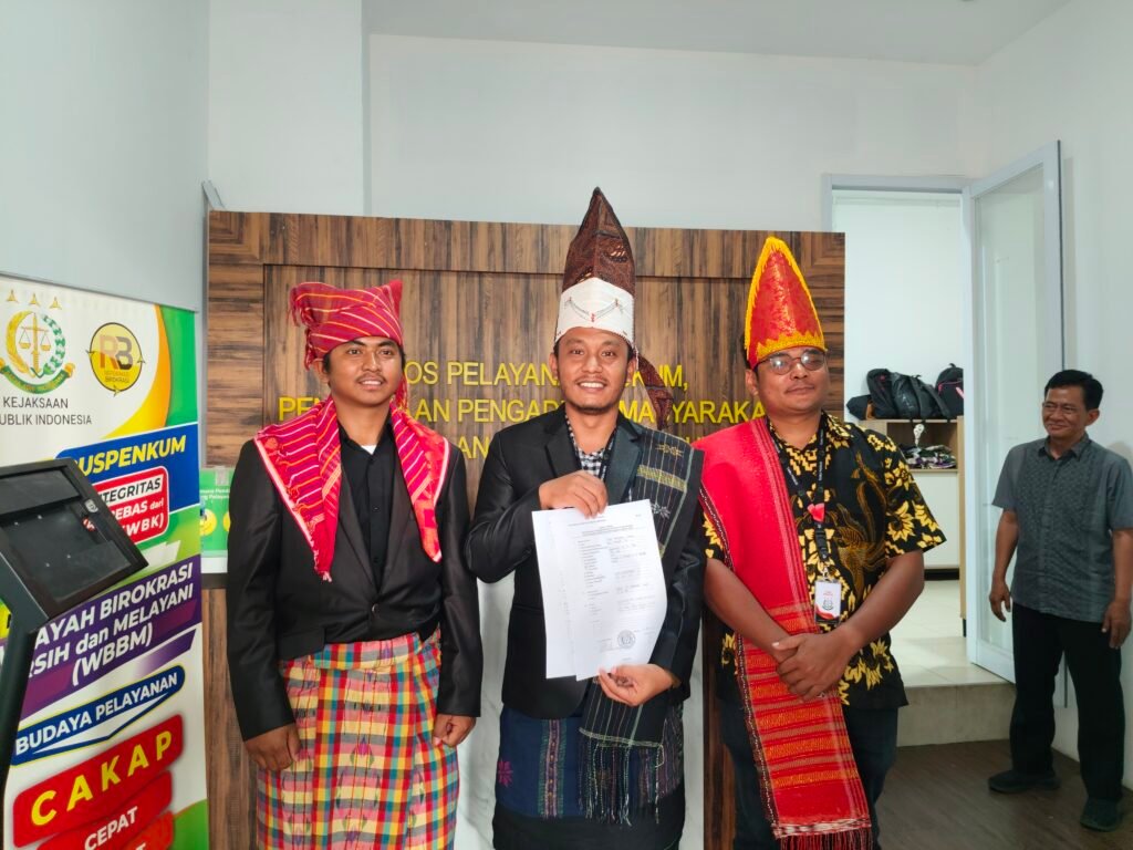 DPC HIMAPSI Kota Pematangsiantar dan Saling Saat berada di Unit PPH & PPM di Komplek Kantor Kejagung. Foto: Istimewa.