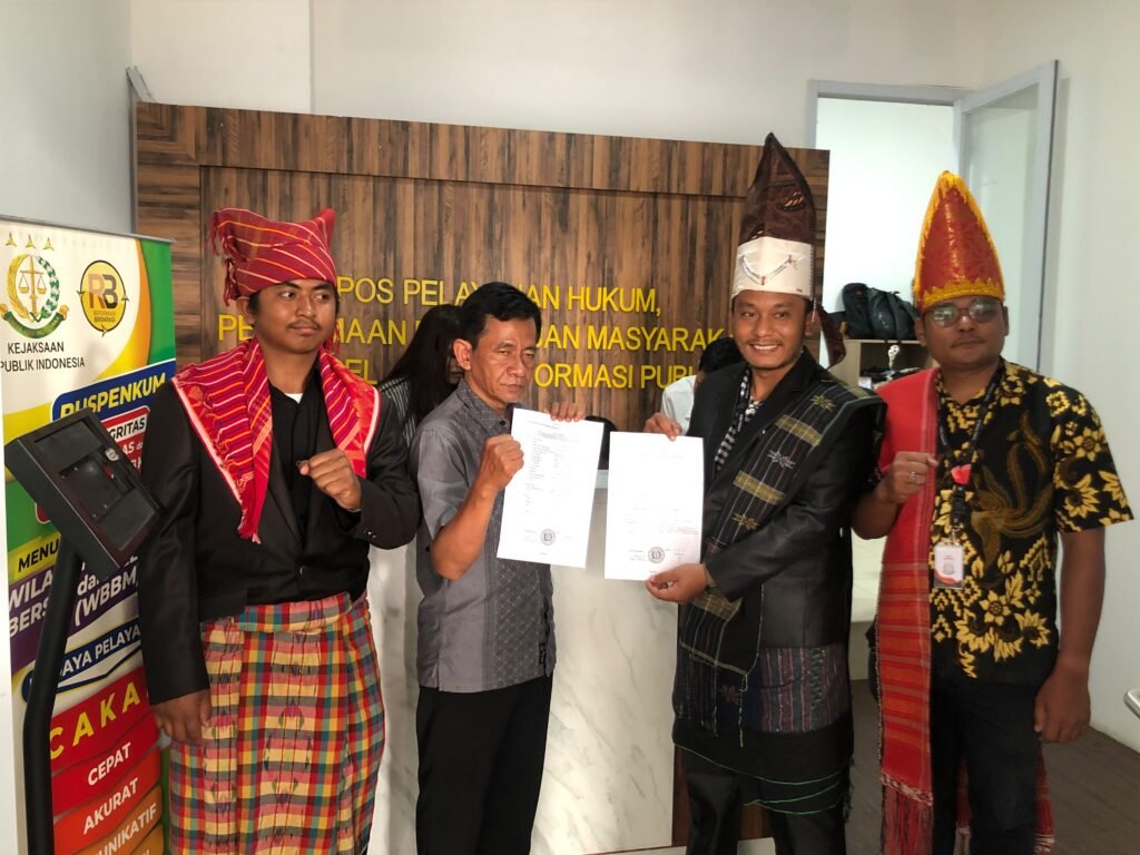 DPC HIMAPSI Siantar dan SALING saat menyampaikan Laporan Dugaan Korupsi pada Pembelian Gedung Eks Rumah Singgah Covid-19, yang langsung di Laporkan ke PPH dan PPM Kejaksaan Agung (Kejagung) di Jakarta. Selasa, (22/09/2026).