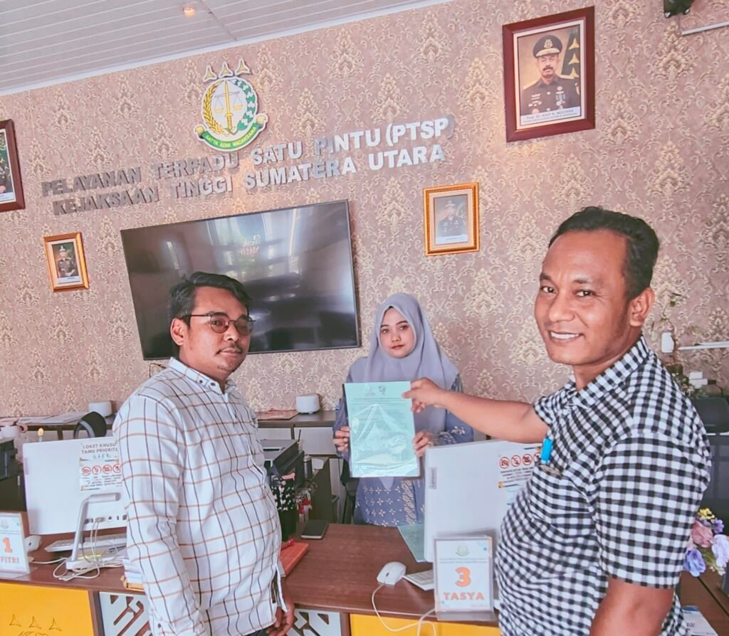 (Kiri) Andi Simanjuntak Direktur Eksekutif Sahabat Lingkungan (SALING) dan Nico Nathanael Sinaga Ketua DPC HIMAPSI Pematangsiantar (kanan). Foto: dok. Istimewa.