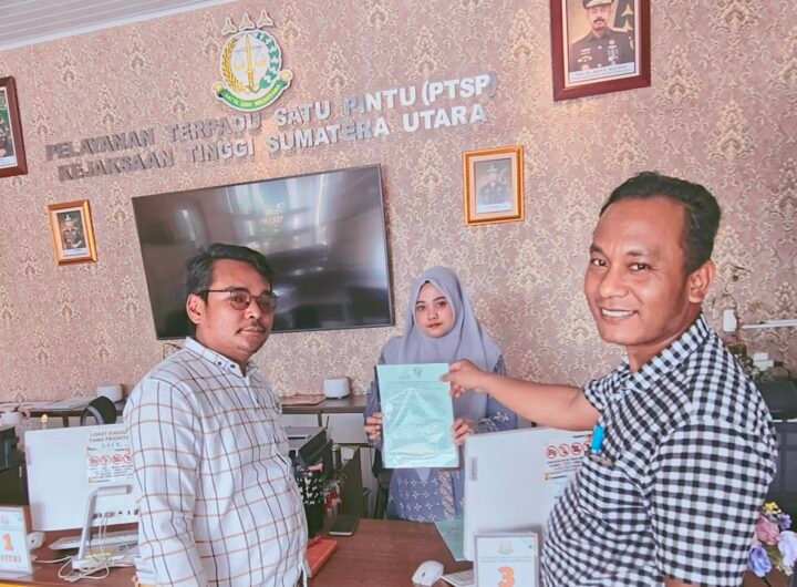 (Kiri) Andi Simanjuntak Direktur Eksekutif Sahabat Lingkungan (SALING) dan Nico Nathanael Sinaga Ketua DPC HIMAPSI Pematangsiantar (kanan). Foto: dok. Istimewa.