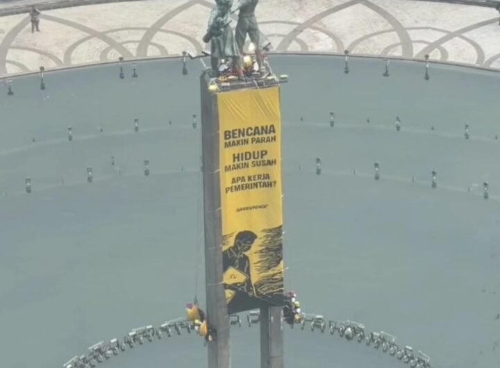 Aksi Greenpeace Indonesia, di Bundaran HI. Foto: Istimewa.